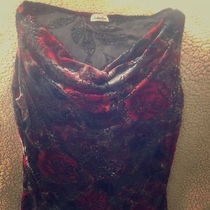 Stretch burnout velvet sleeveless rosy top.